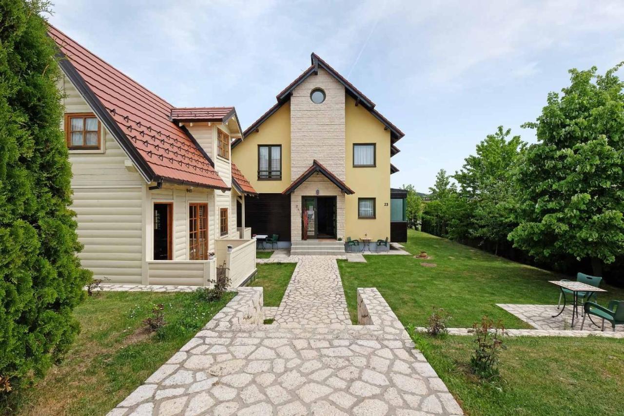 Bohemia Apartment *