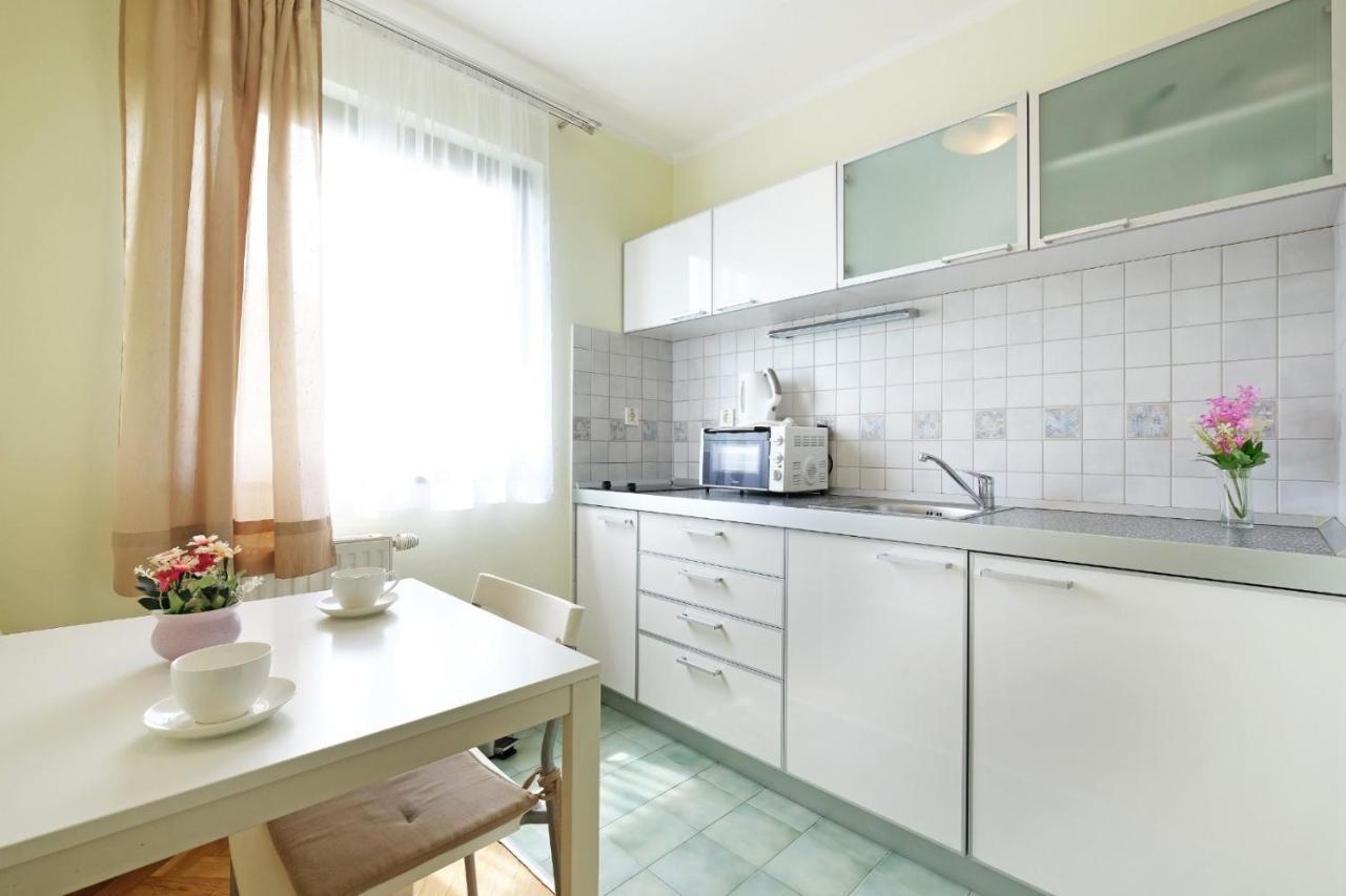 Bohemia Apartment *