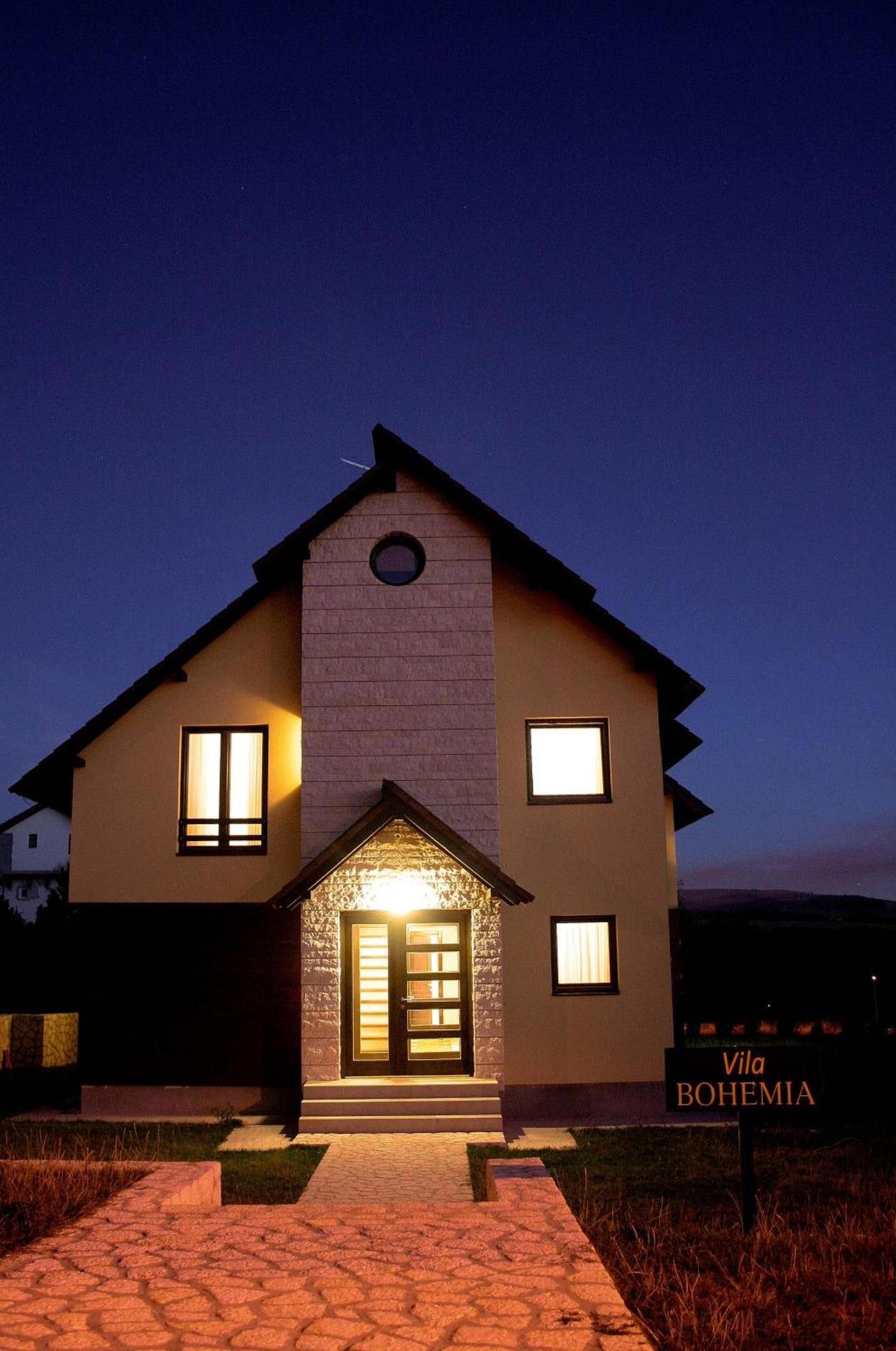 Bohemia Apartment *